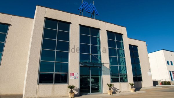 capannone in vendita ad Olbia
