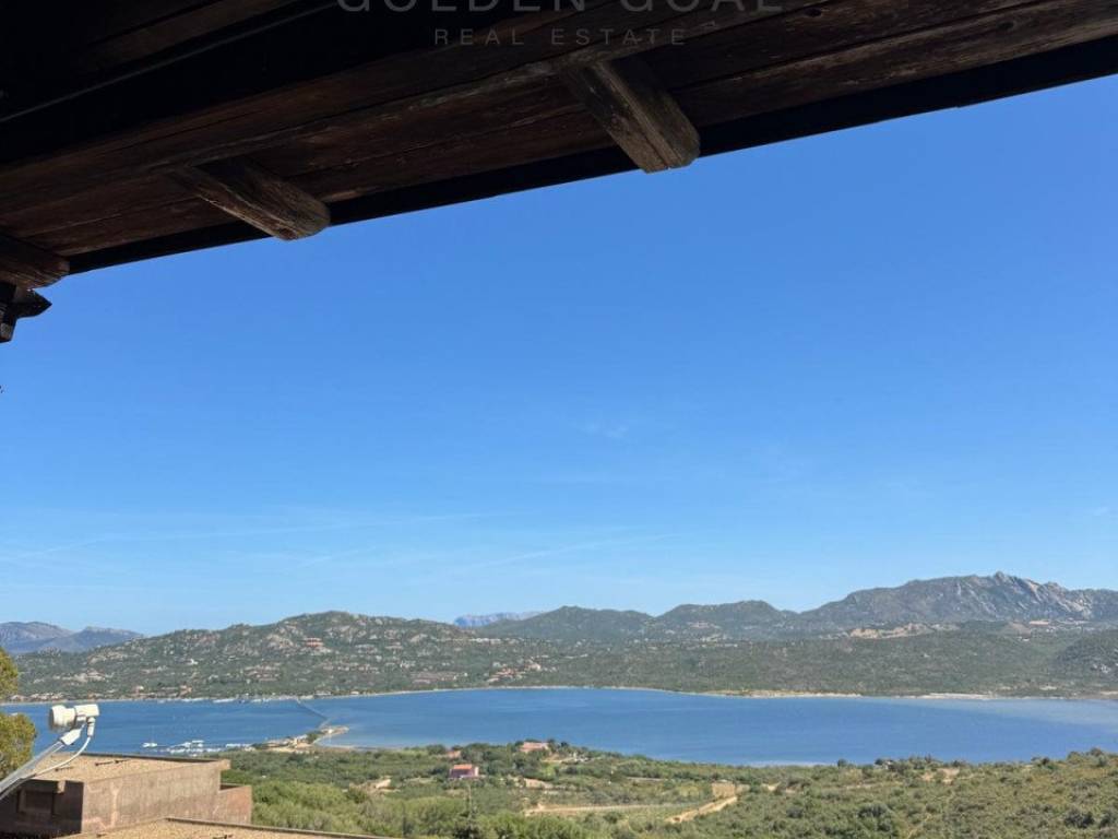appartamento in vendita ad Olbia in zona Cugnana