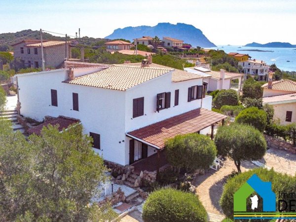 casa indipendente in vendita ad Olbia in zona Porto Istana