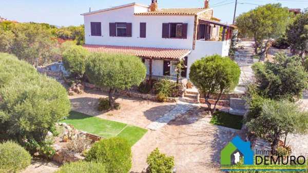 casa indipendente in vendita ad Olbia in zona Porto Istana