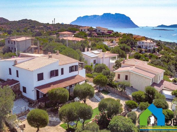 casa indipendente in vendita ad Olbia in zona Porto Istana