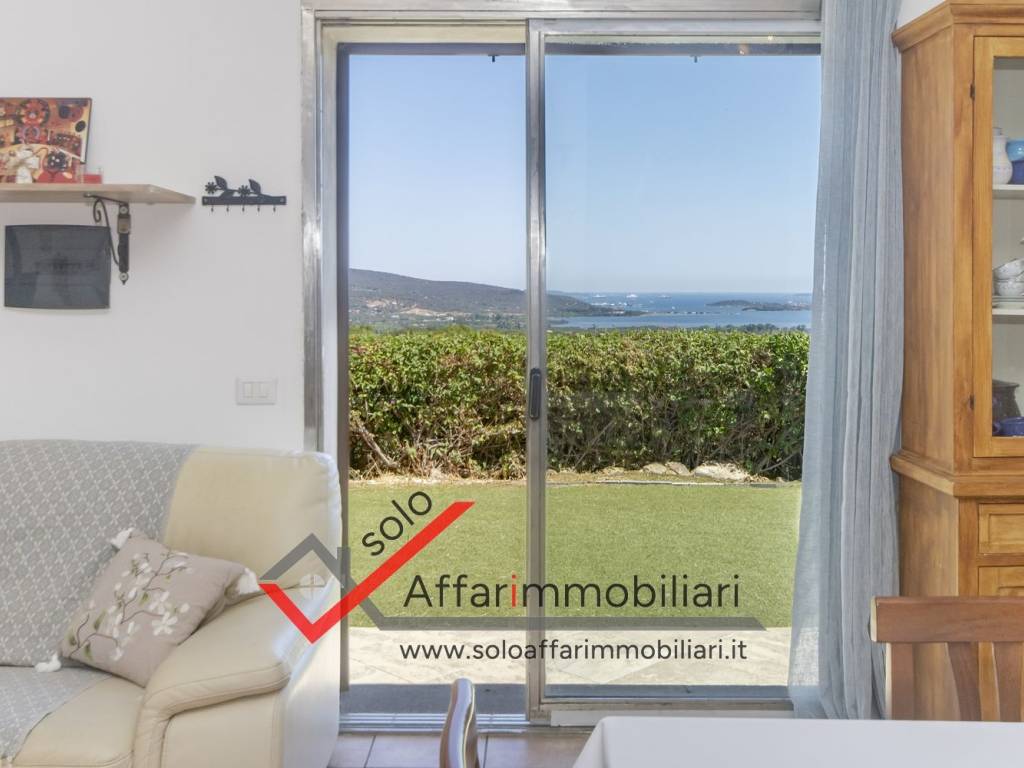 casa indipendente in vendita ad Olbia in zona Cugnana
