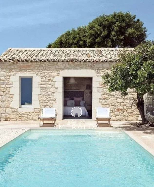 casa indipendente in vendita ad Olbia in zona Cugnana