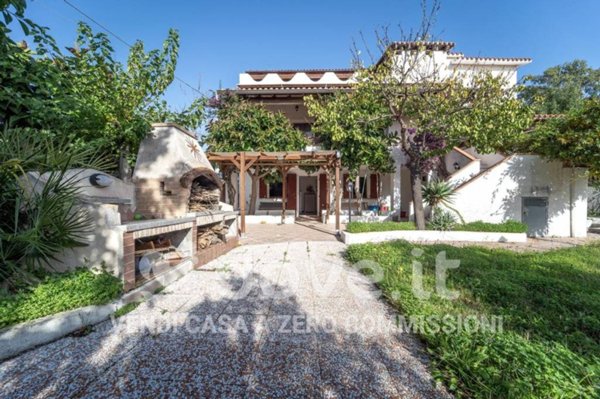 casa indipendente in vendita ad Olbia in zona Pittulongu