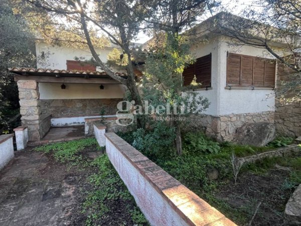 casa indipendente in vendita ad Olbia in zona Rudalza