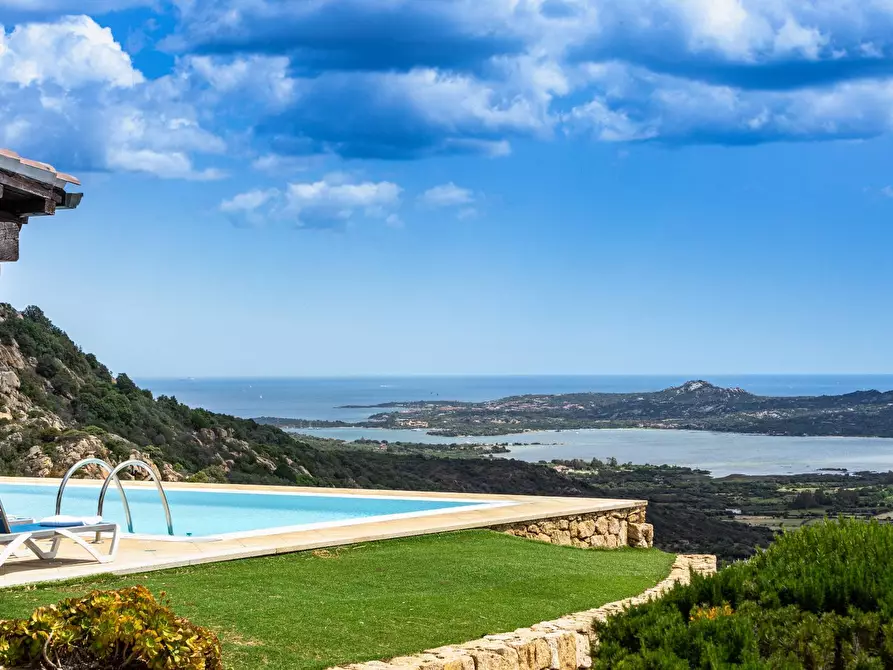 casa indipendente in vendita ad Olbia in zona Cugnana
