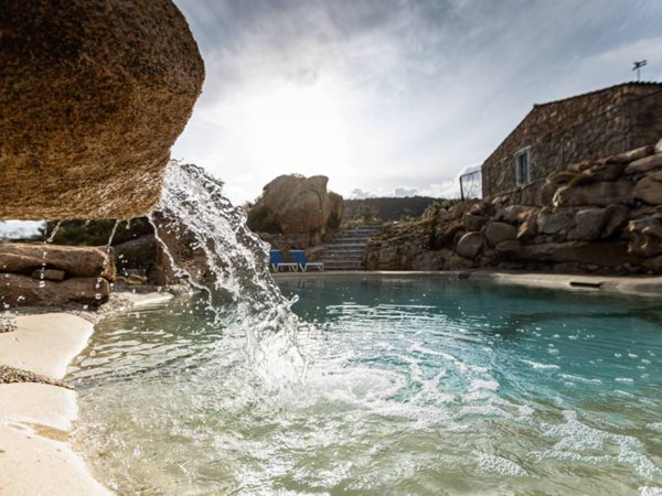 casa indipendente in vendita ad Olbia in zona Cugnana
