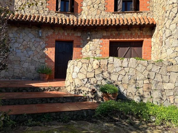 casa indipendente in vendita ad Olbia in zona Santa Lucia