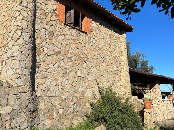 casa indipendente in vendita ad Olbia in zona Santa Lucia