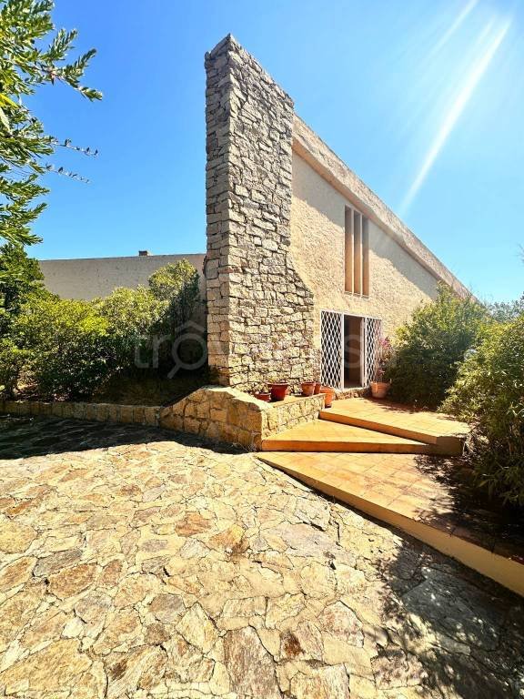 casa indipendente in vendita ad Olbia in zona Milmeggiu