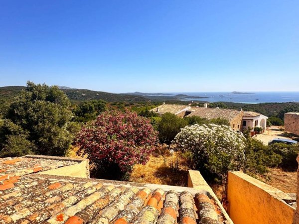 casa indipendente in vendita ad Olbia in zona Milmeggiu