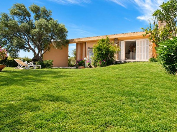 casa indipendente in vendita ad Olbia in zona Milmeggiu