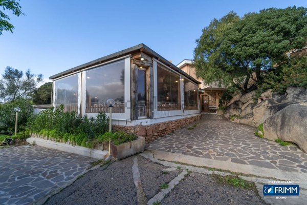 negozio in vendita ad Olbia in zona Rudalza