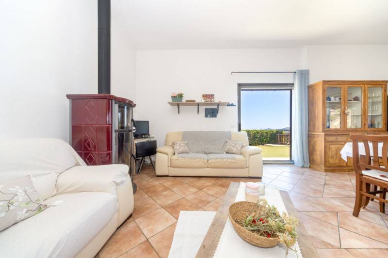 casa indipendente in vendita ad Olbia in zona Cugnana