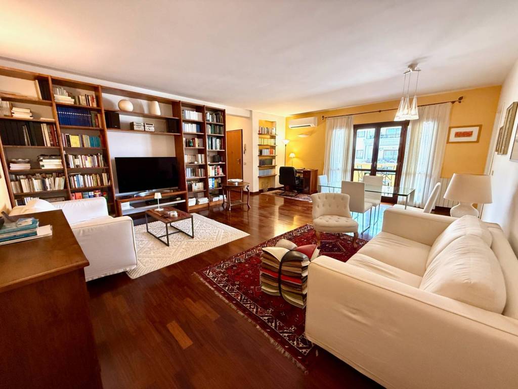 appartamento in vendita ad Olbia in zona Baratta