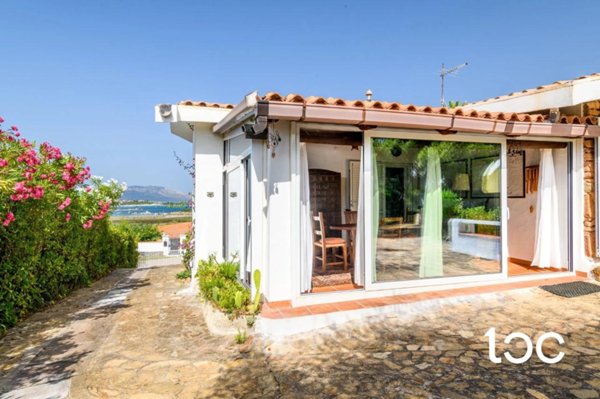 casa indipendente in vendita ad Olbia in zona Pittulongu