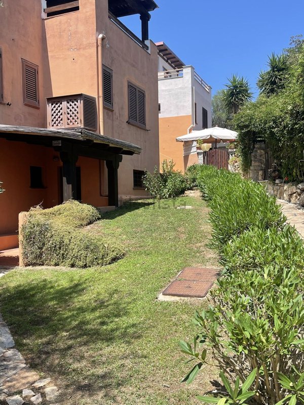 appartamento in vendita ad Olbia in zona Rudalza