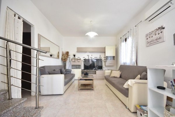 casa indipendente in vendita ad Olbia in zona Baratta