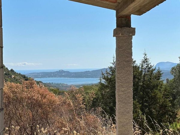 casa indipendente in vendita ad Olbia in zona Cugnana
