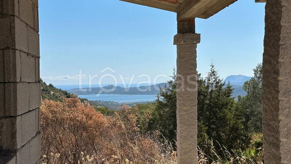 casa indipendente in vendita ad Olbia in zona Cugnana