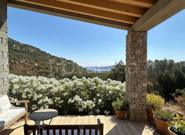 casa indipendente in vendita ad Olbia in zona Cugnana