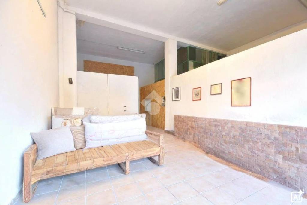 negozio in vendita ad Olbia in zona Vittorio Veneto