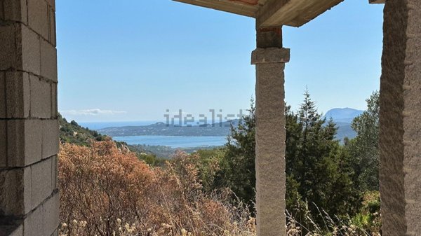 pentavano in vendita ad Olbia in zona Cugnana