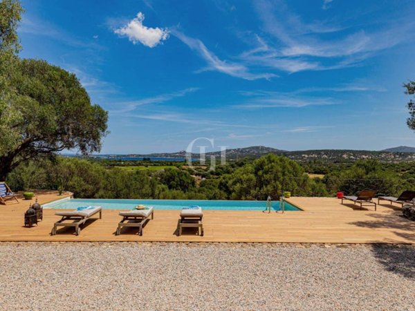 casa indipendente in vendita ad Olbia in zona Cugnana