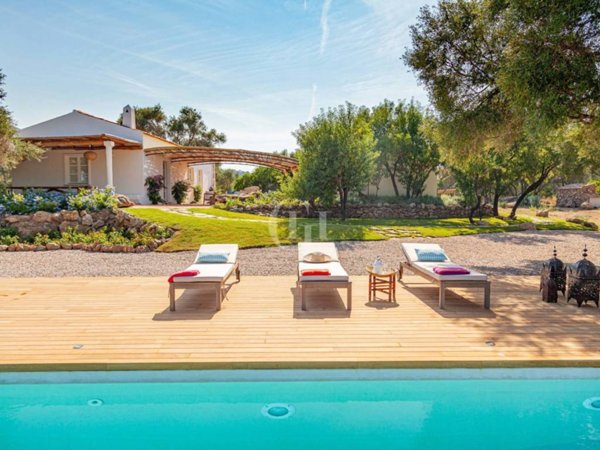 casa indipendente in vendita ad Olbia in zona Cugnana