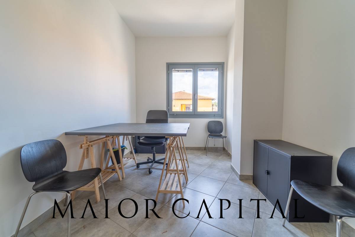locale commerciale in vendita ad Olbia in zona Aldo Moro