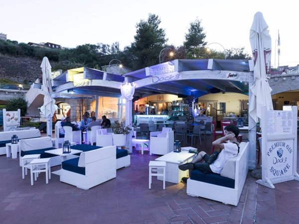 negozio in vendita ad Olbia in zona Portisco