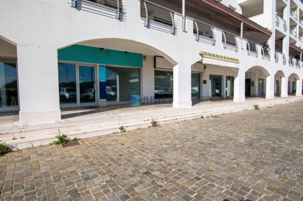 locale commerciale in vendita ad Olbia in zona Aldo Moro