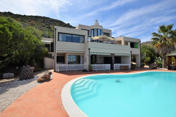 casa indipendente in vendita ad Olbia in zona Pittulongu