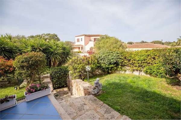 casa indipendente in vendita ad Olbia in zona Pittulongu