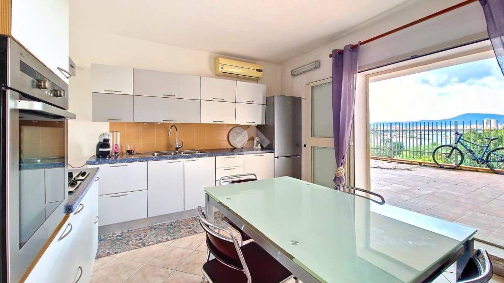 appartamento in vendita ad Olbia in zona Centro Storico