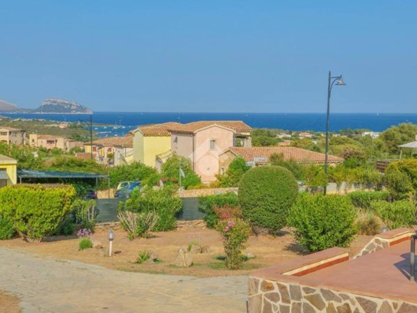 appartamento in vendita ad Olbia in zona Pittulongu