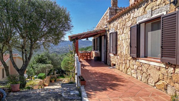 casa indipendente in vendita ad Olbia in zona Porto Istana