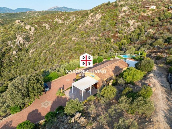 casa indipendente in vendita ad Olbia