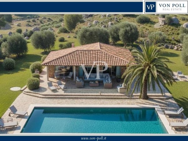casa indipendente in vendita ad Olbia in zona Cugnana