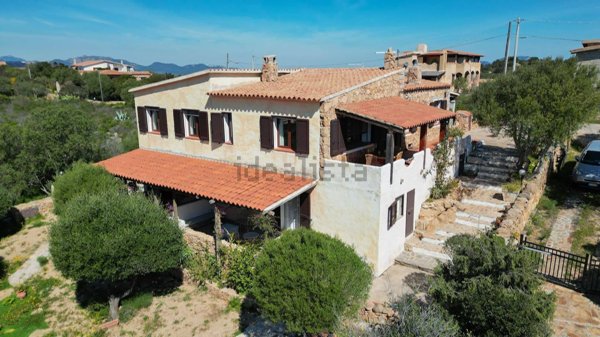 casa indipendente in vendita ad Olbia in zona Porto Istana