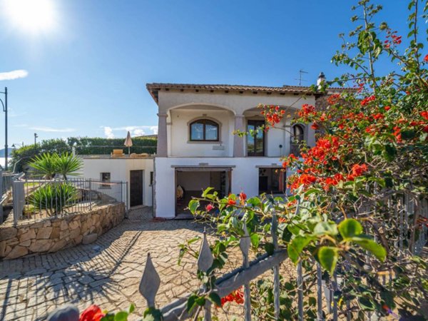 casa indipendente in vendita ad Olbia in zona Pittulongu