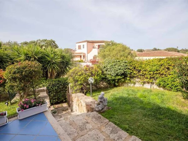 casa indipendente in vendita ad Olbia in zona Pittulongu