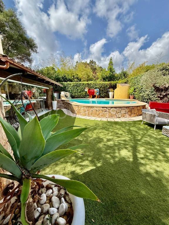 casa indipendente in vendita ad Olbia in zona Pittulongu