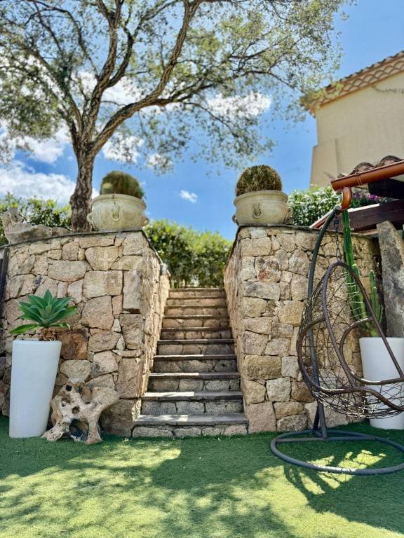 casa indipendente in vendita ad Olbia in zona Pittulongu