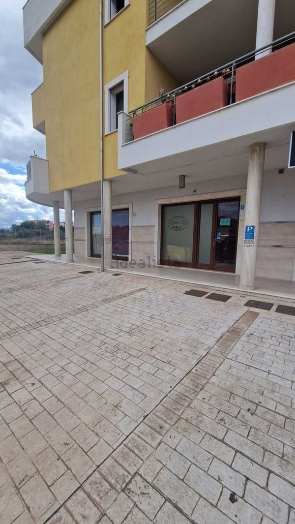 locale commerciale in vendita ad Olbia in zona Baratta