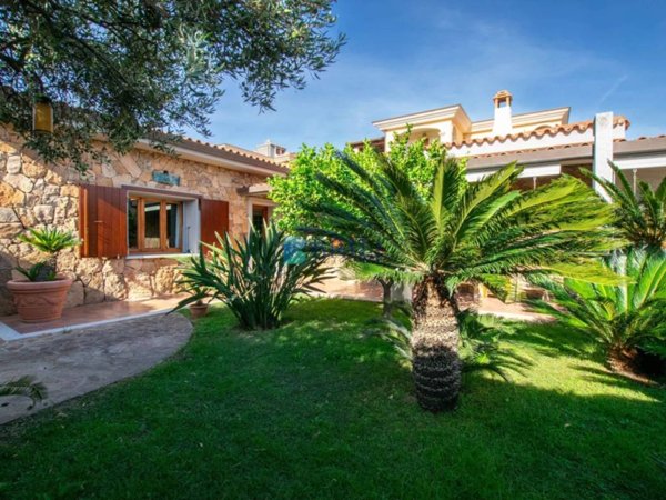 casa indipendente in vendita ad Olbia in zona Baratta