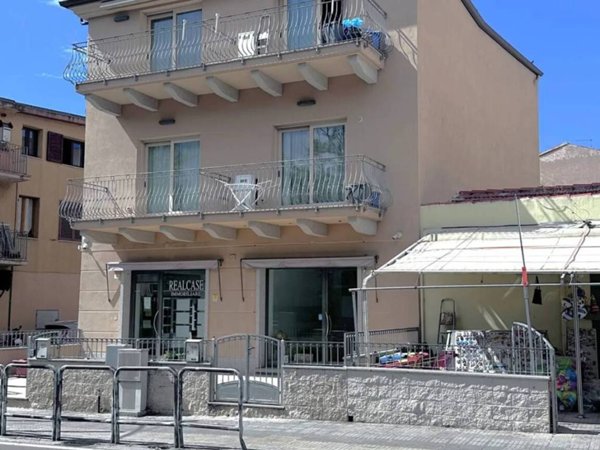 intera palazzina in vendita ad Olbia in zona San Simplicio