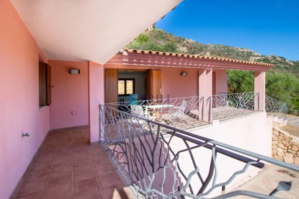 casa indipendente in vendita ad Olbia in zona Cugnana