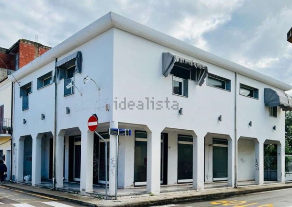 locale commerciale in vendita ad Olbia