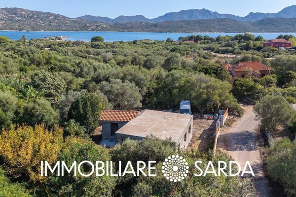 casa indipendente in vendita ad Olbia in zona Cugnana